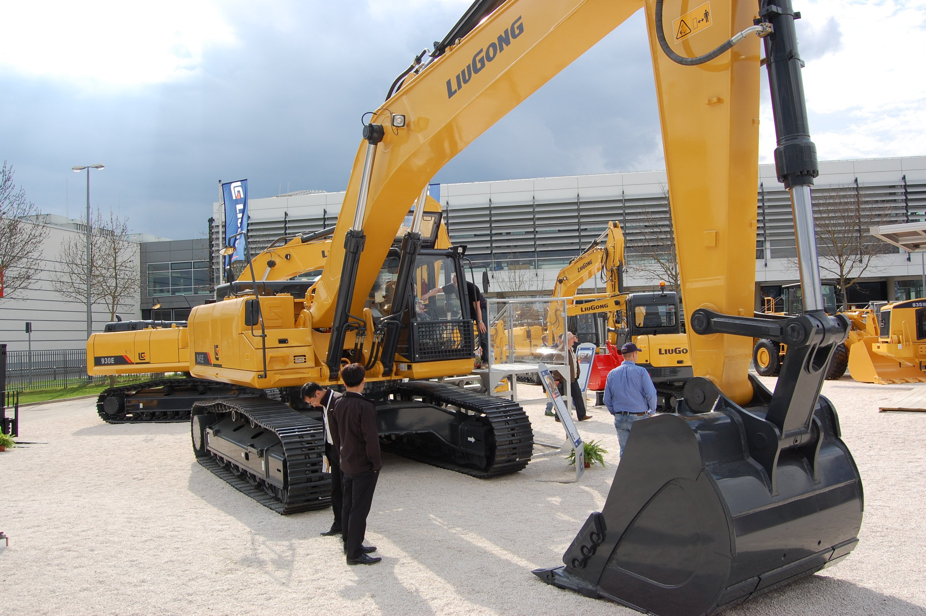LiuGong shows off its largest excavator, new skidsteer at Bauma