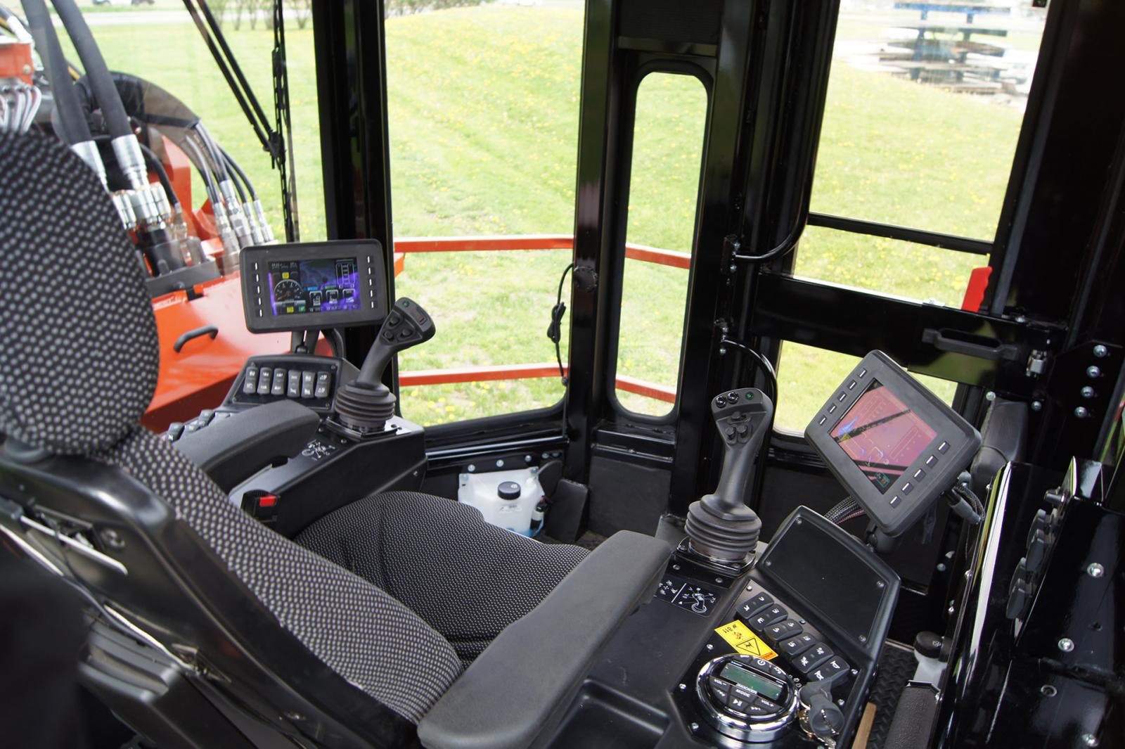 Ditch Witch HT275 interior
