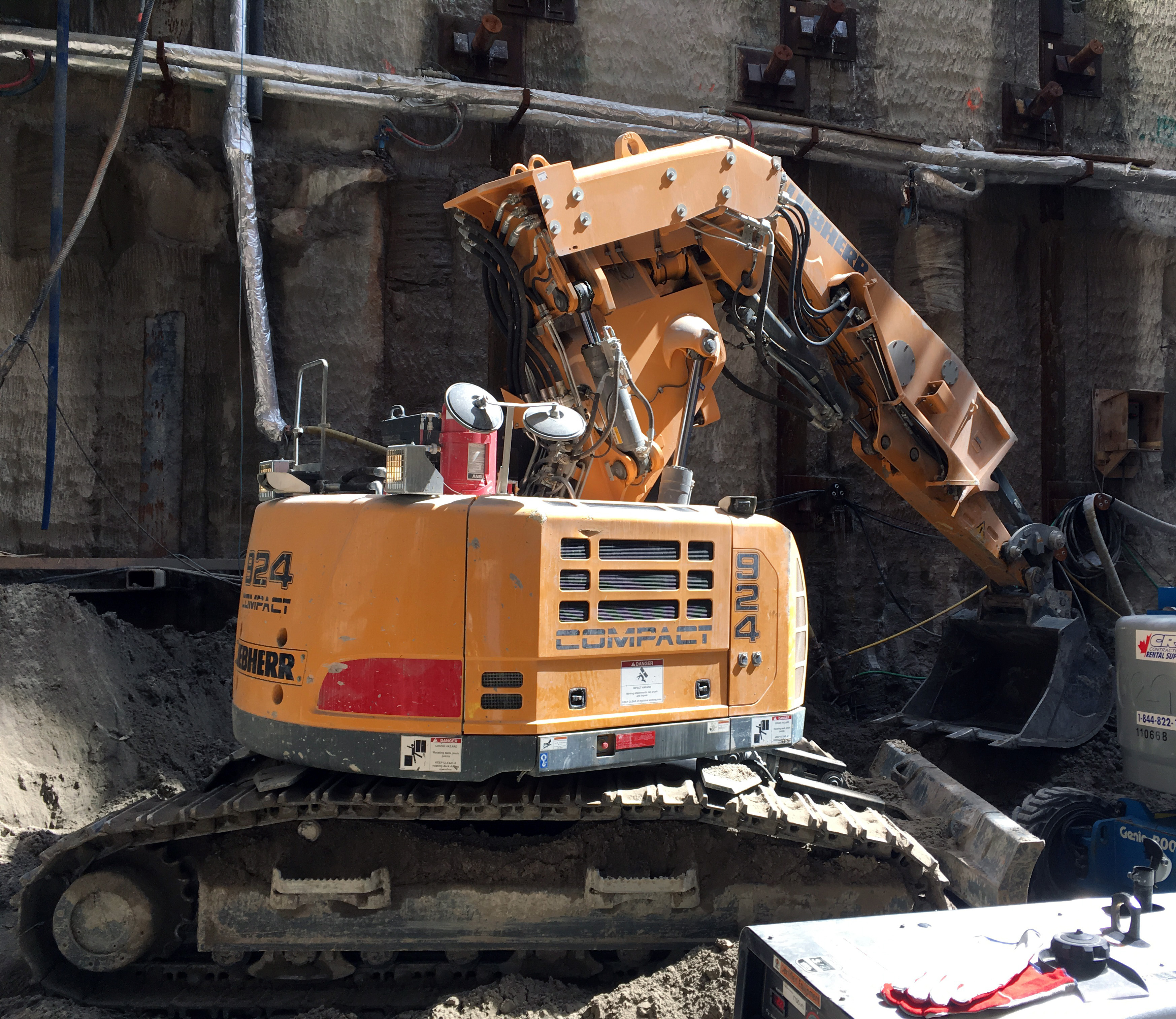 Liebherr R924 excavator