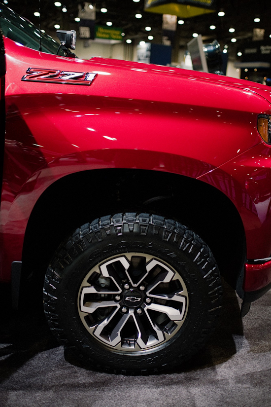 2019 Chevy Silverado RST Off-Road tire and wheel well