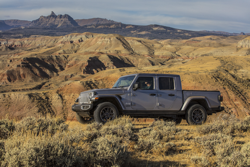 Sideview of the 2020 Jeep Gladiator Overland