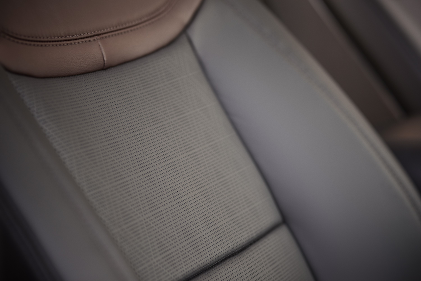 Ford Explorer Platinum seat details