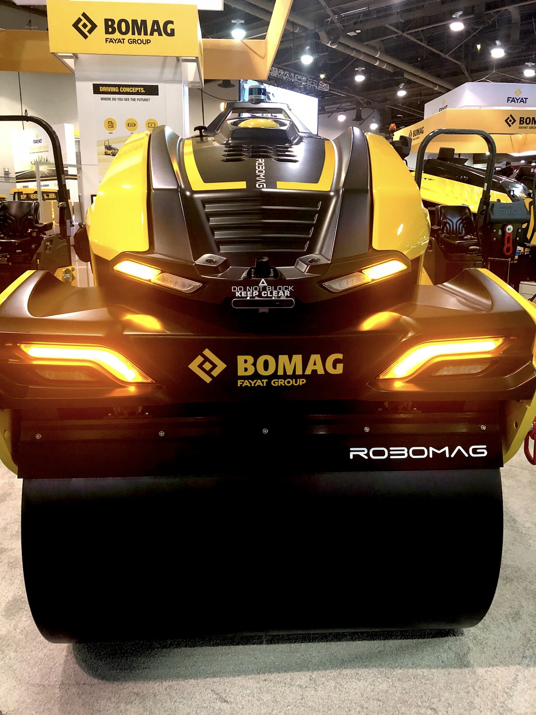BOMAG's fully autonomous ROBOMAG roller on display